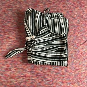 BLACK AND WHITE STRIPPED ROMPER SIZE L